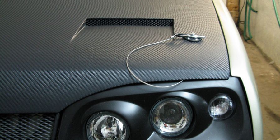 Запор на капот автомобиля