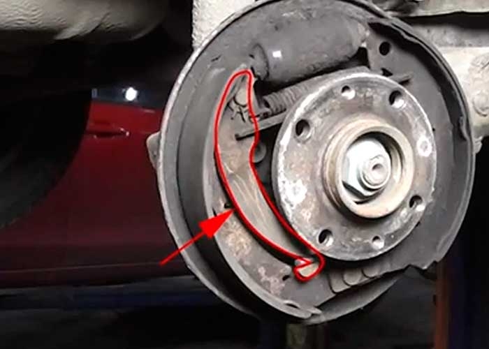 замена задних тормозных колодок Приора замена задних тормозных колодок Приора