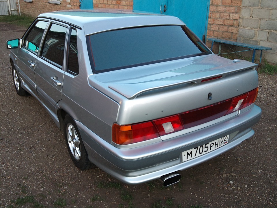 Заднее стекло ВАЗ-2115 Заднее стекло ВАЗ-2115