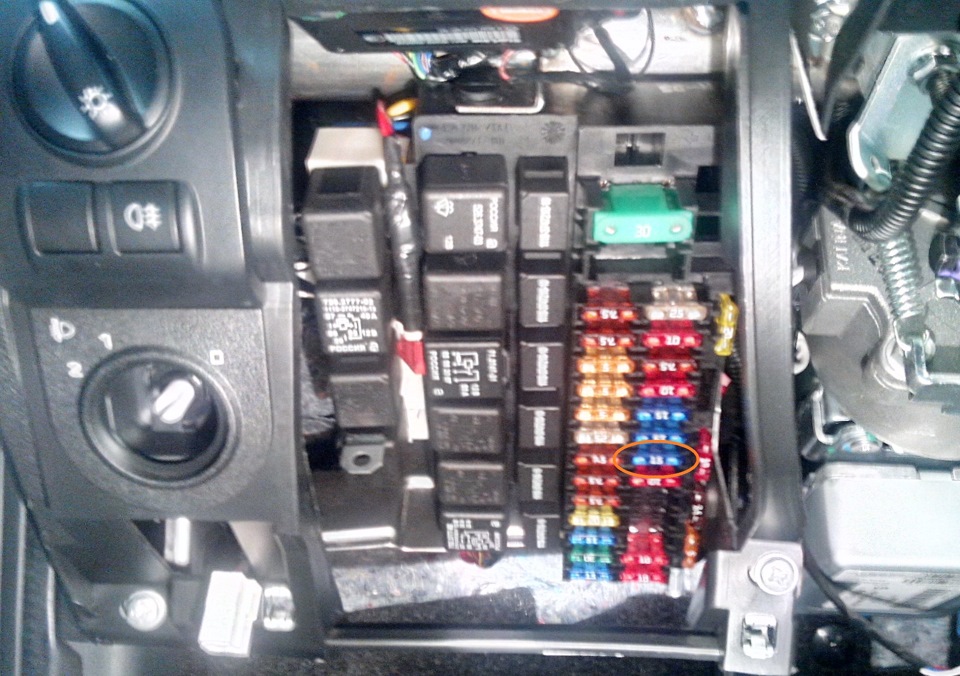 Диагностический разъем в автомобиле Лада Гранта Диагностический разъем в автомобиле Лада Гранта