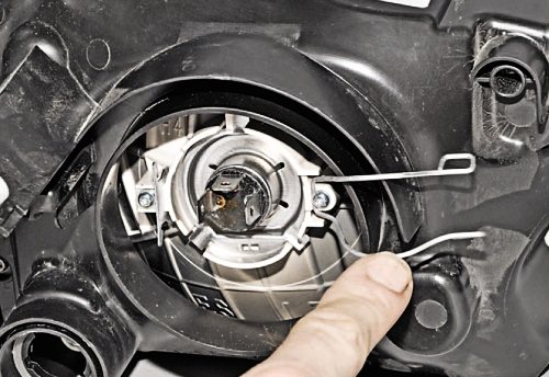 Замена лампы ближнего света Лады Гранта Замена лампы ближнего света Лады Гранта