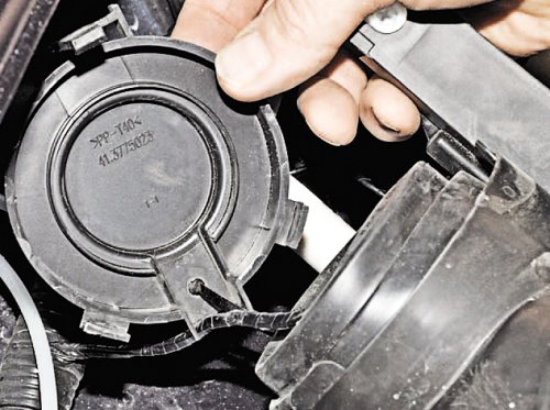 Замена лампы ближнего света Лады Гранта Замена лампы ближнего света Лады Гранта