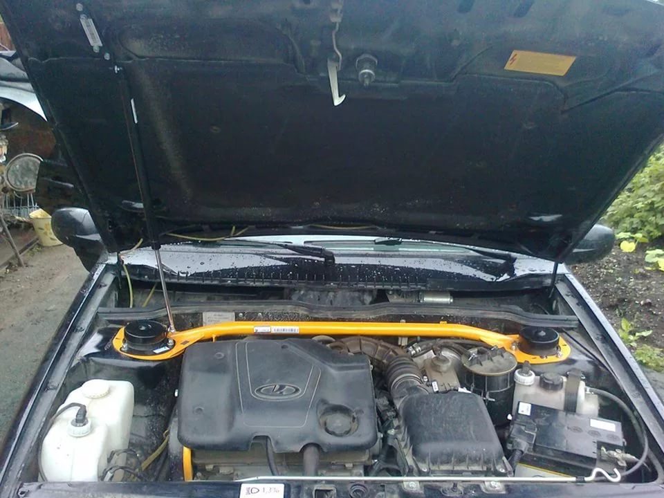 Открыть капот на ВАЗ-2114 Открыть капот на ВАЗ-2114