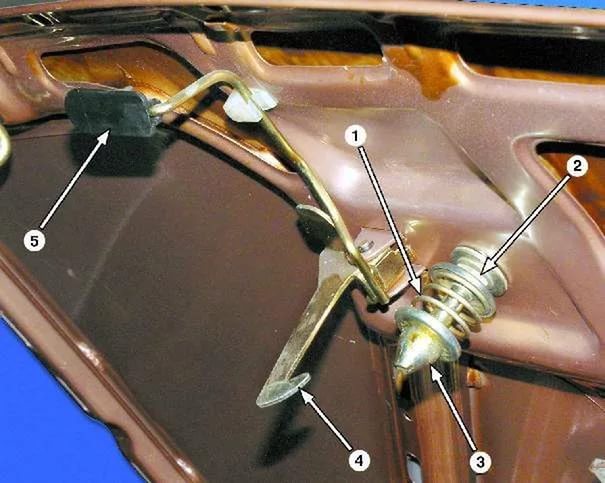 Открыть капот на ВАЗ-2114 Открыть капот на ВАЗ-2114