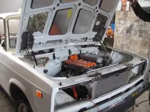 Открыть капот на ВАЗ-2107 Открыть капот на ВАЗ-2107