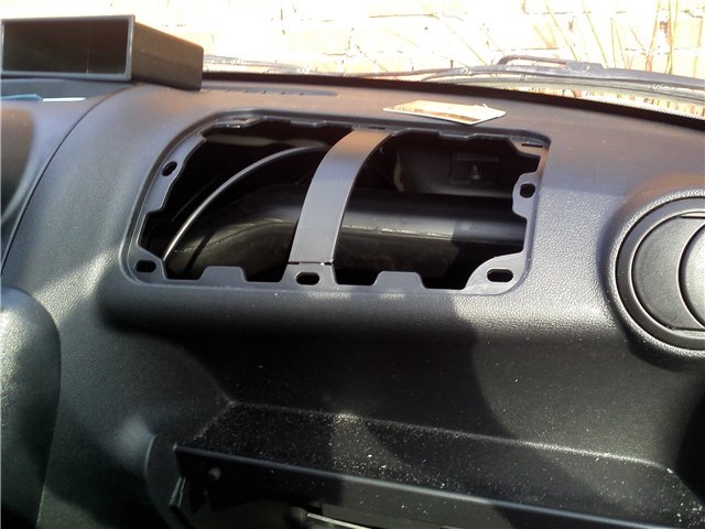 Снять бардачок на Ладе Гранта Снять бардачок на Ладе Гранта