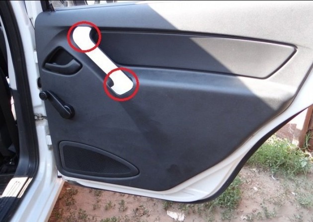 Снять обшивку на двери на Ладе Гранта Снять обшивку на двери на Ладе Гранта