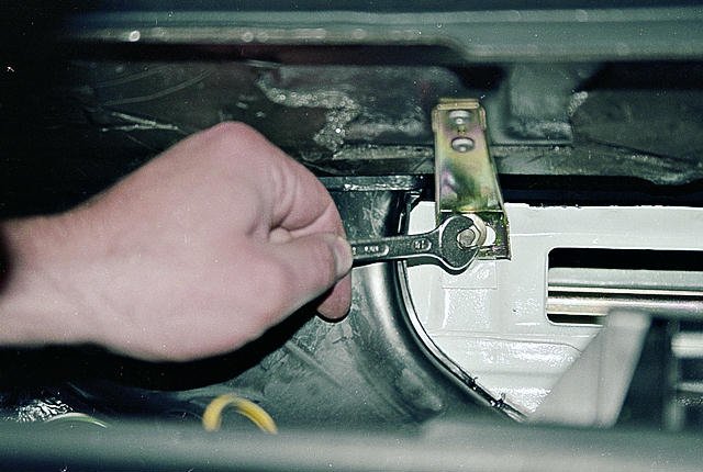 Снять приборную панель на ВАЗ-2107 Снять приборную панель на ВАЗ-2107