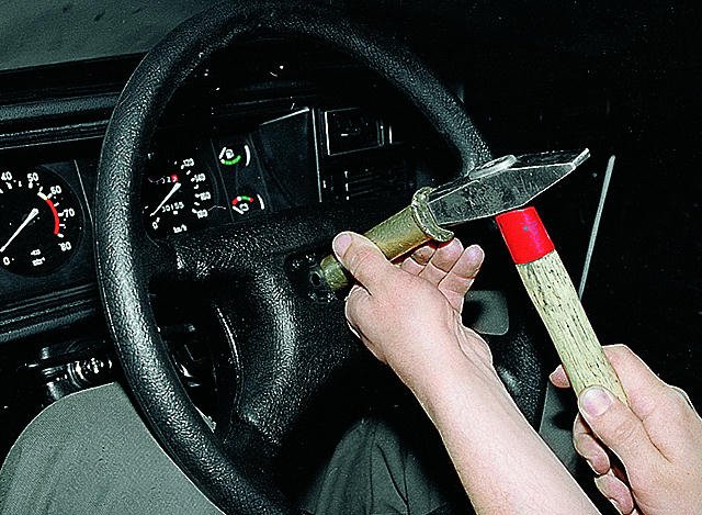 Снять руль на ВАЗ-2107 Снять руль на ВАЗ-2107