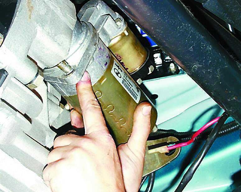 Снять стартер на ВАЗ-2110 Снять стартер на ВАЗ-2110