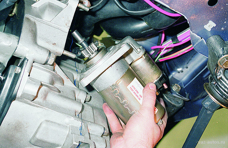 Снять стартер на ВАЗ-2110 Снять стартер на ВАЗ-2110