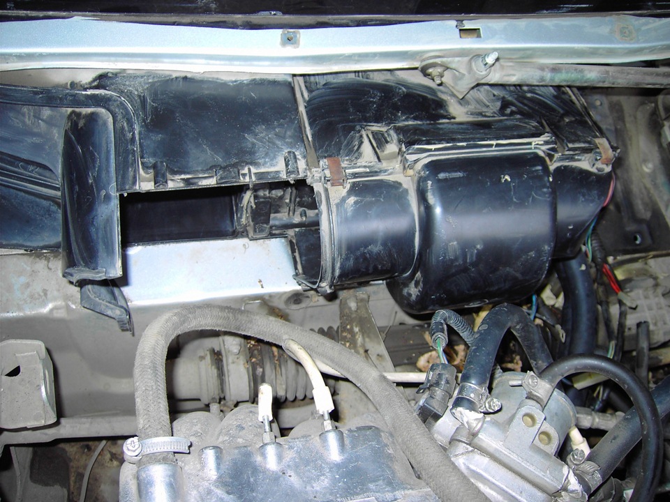 Замена радиатора печки ВАЗ-2112 16 клапанов Замена радиатора печки ВАЗ-2112 16 клапанов