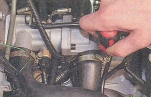 Замена термостата на Приоре Замена термостата на Приоре