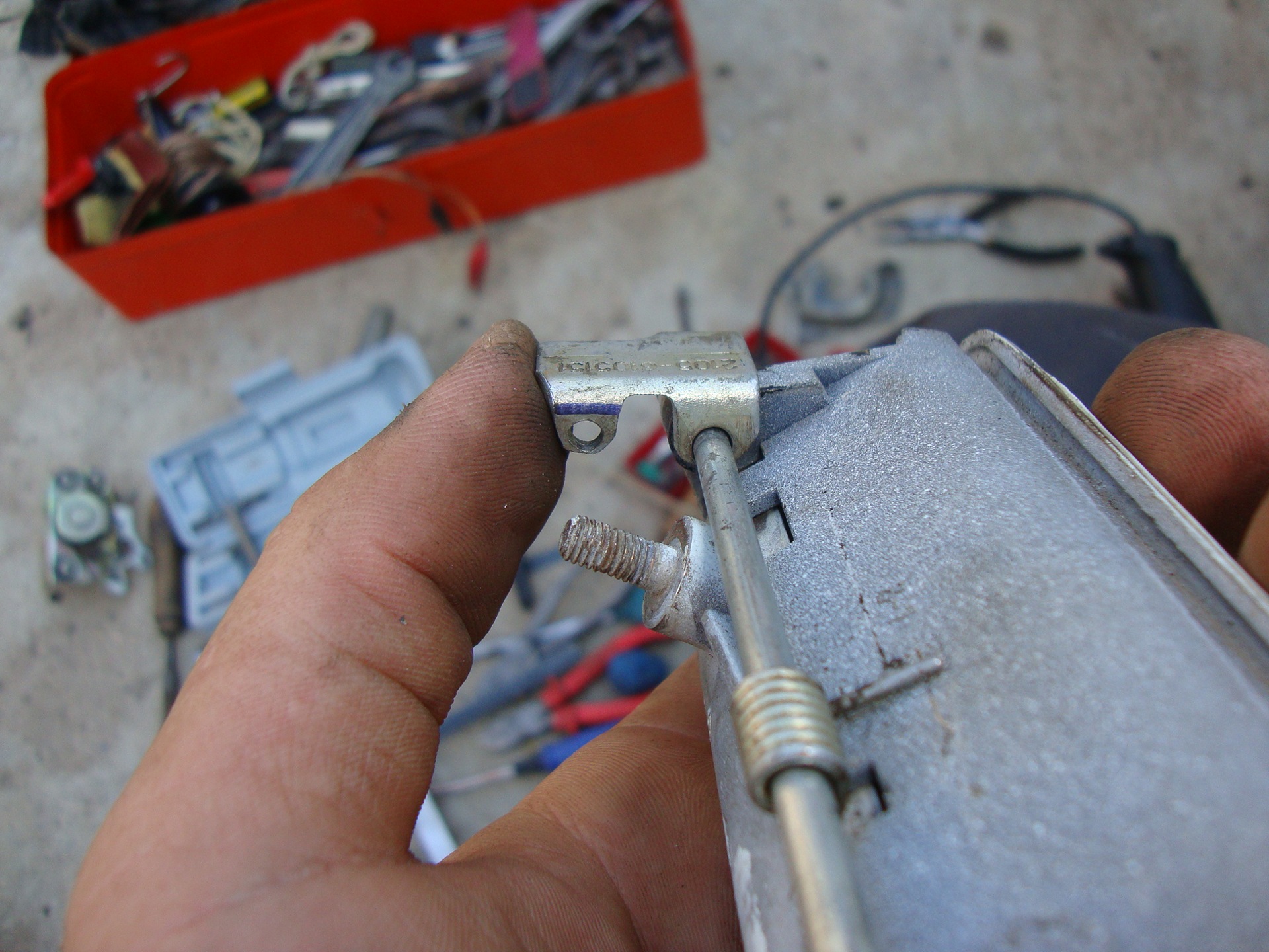 Установка бесшумных замков ВАЗ-2107 Установка бесшумных замков ВАЗ-2107