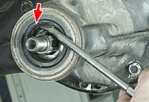 Замена сальника редуктора заднего моста ВАЗ-2107 Замена сальника редуктора заднего моста ВАЗ-2107