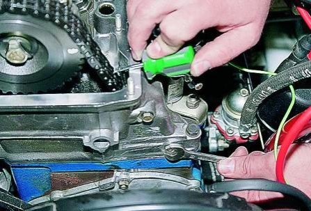 Замена успокоителя цепи ВАЗ-2107 Замена успокоителя цепи ВАЗ-2107