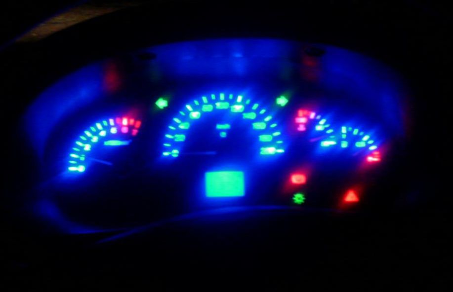 Поменять лампочки на панели приборов Лады Приора Поменять лампочки на панели приборов Лады Приора