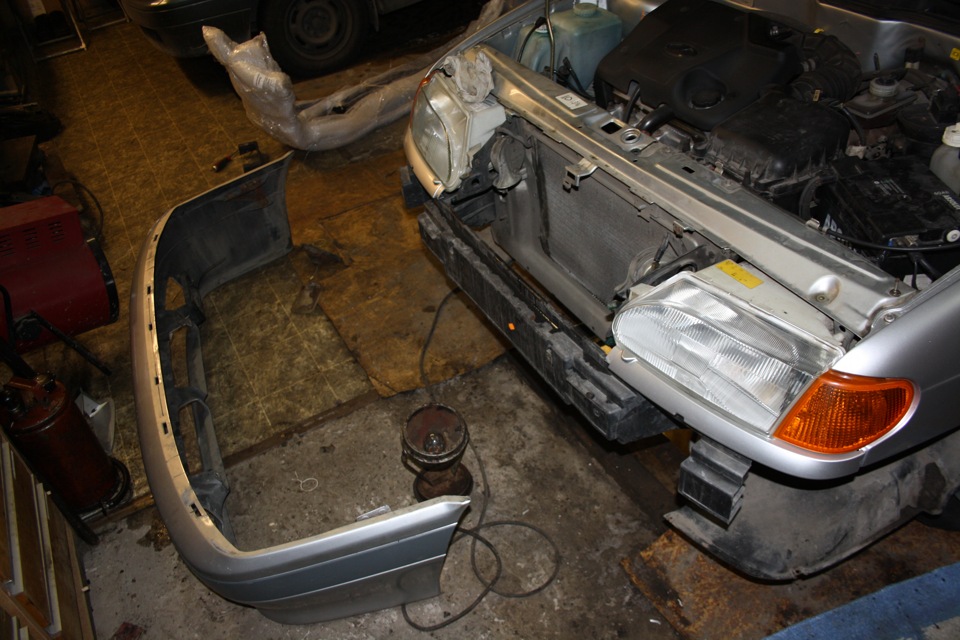 Снять передний бампер на ВАЗ-2114 Снять передний бампер на ВАЗ-2114