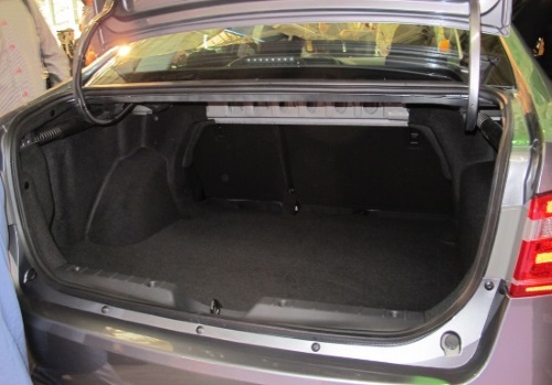 Какой объем багажника у Лада Веста