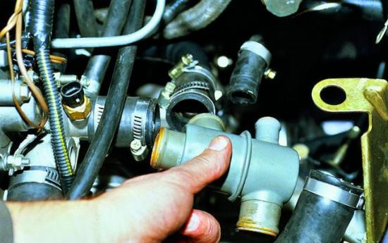 Термостат на автомобиль ВАЗ-2107 Термостат на автомобиль ВАЗ-2107