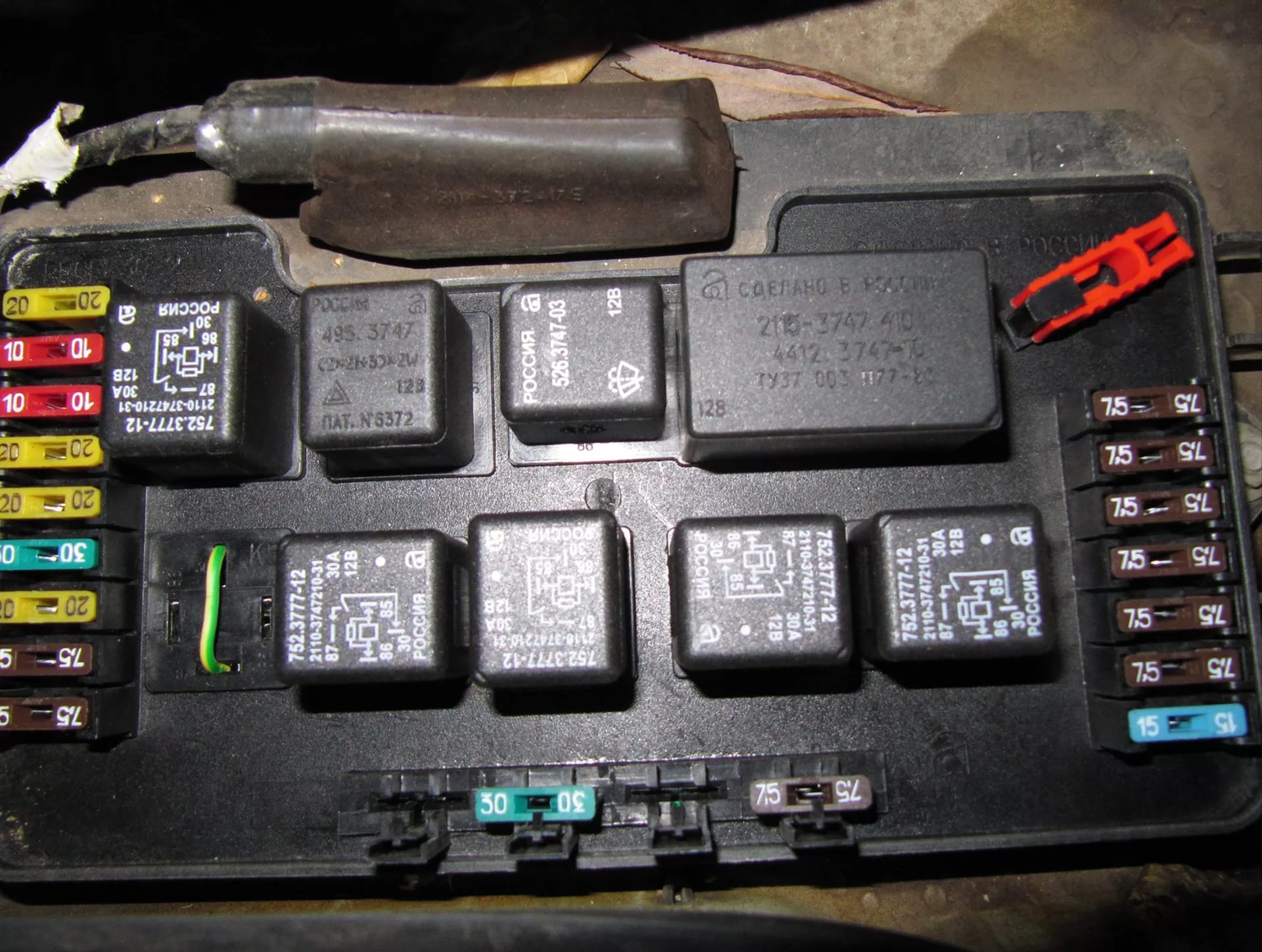 Монтажный блок ВАЗ-2115 Монтажный блок ВАЗ-2115