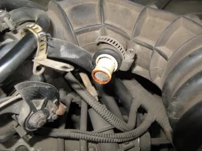 Заливает свечи на автомобиле ВАЗ-2109 карбюратор Заливает свечи на автомобиле ВАЗ-2109 карбюратор