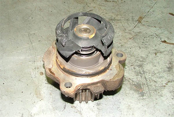 Замена помпы на Лада Гранта