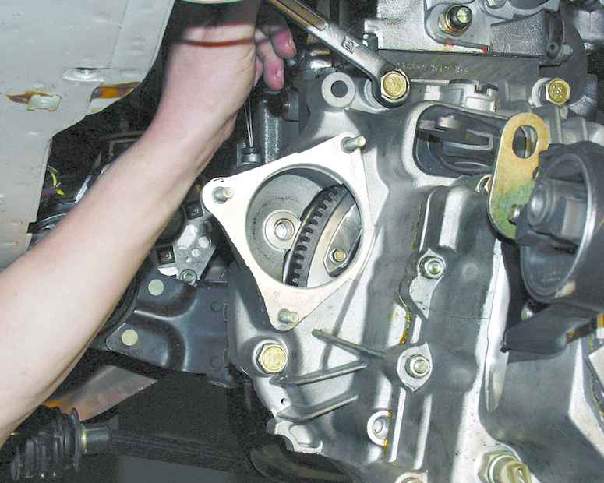 Снятие коробки передач ВАЗ-2109