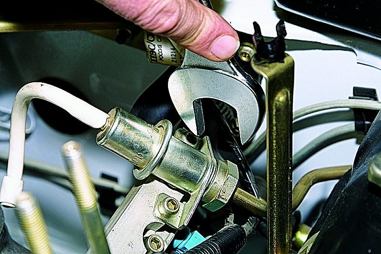 Регулятор давления топлива ВАЗ-2115 Регулятор давления топлива ВАЗ-2115