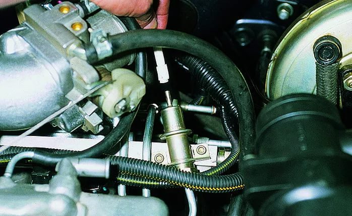 Регулятор давления топлива ВАЗ-2115 Регулятор давления топлива ВАЗ-2115