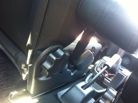 Установка подлокотника Лады Гранта Установка подлокотника Лады Гранта