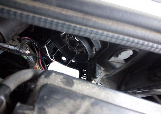 Замена лампы ближнего света Лады Ларгус Замена лампы ближнего света Лады Ларгус