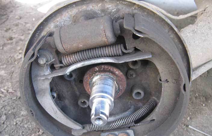 Замена задних тормозных колодок ВАЗ-2109