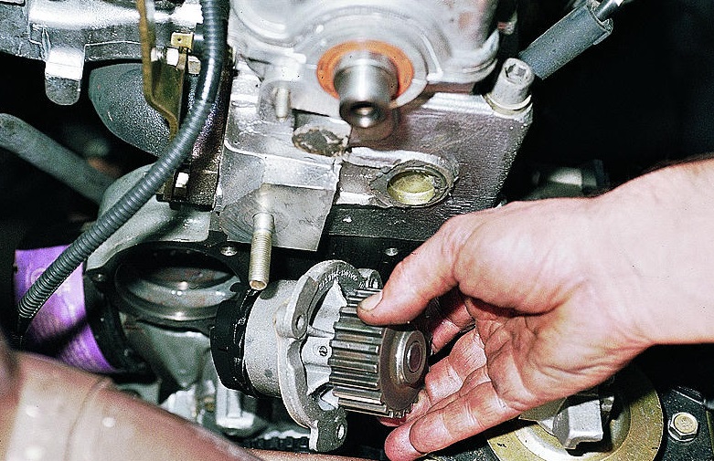 Замена помпы на ВАЗ-2110 8 клапанов Замена помпы на ВАЗ-2110 8 клапанов