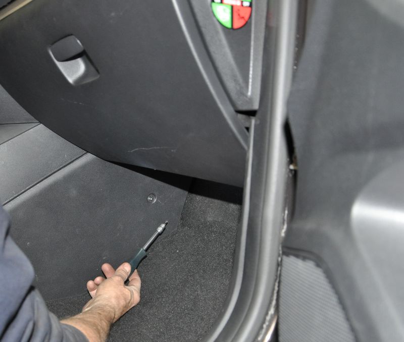 Замена салонного фильтра Лада Веста